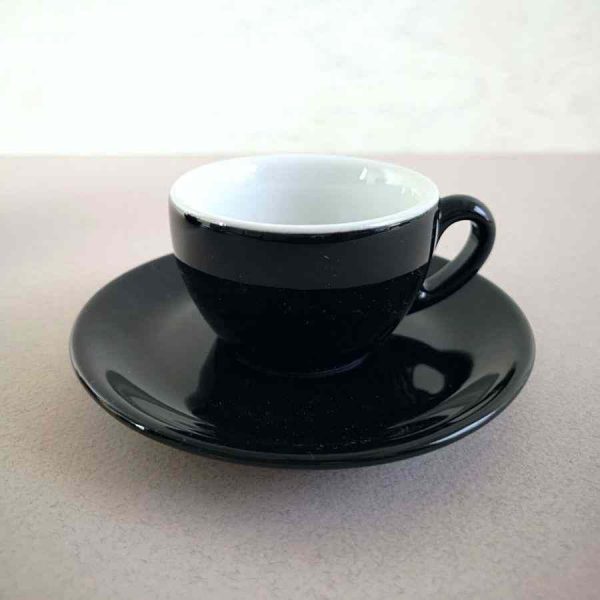 Xícara de café expresso IPA Milano 80 ml, elegante combinação de preto e branco para um café perfeito. Adquira já a sua!