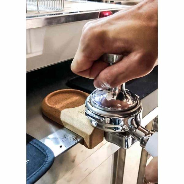 Suporte de canto JoeFrex em cortiça para tapetes - Qualidade premium para sua cozinha. Subscreva já!