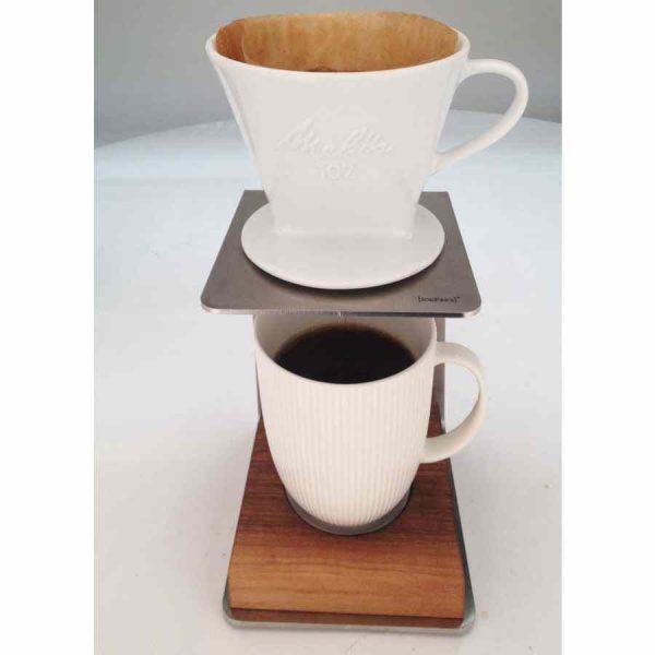 Estação de gotejamento com filtro JoeFrex em madeira de nogueira, elegante e funcional para café perfeito. Compre online agora!