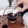 Despertador Joy Resolve Barisieur para café e chá - Uma maneira elegante de começar o dia com o seu despertador e cafeteira integrados. Aproveite a sua chávena de café ou chá quente enquanto acorda suavemente. Ideal para uma rotina matinal relaxante e revigorante.