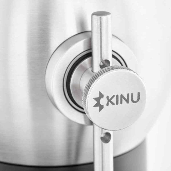 Moedor de café manual Kinu Tabletop M68 para os amantes de café exigentes. Moagem perfeita garantida! Aproveite a qualidade premium.