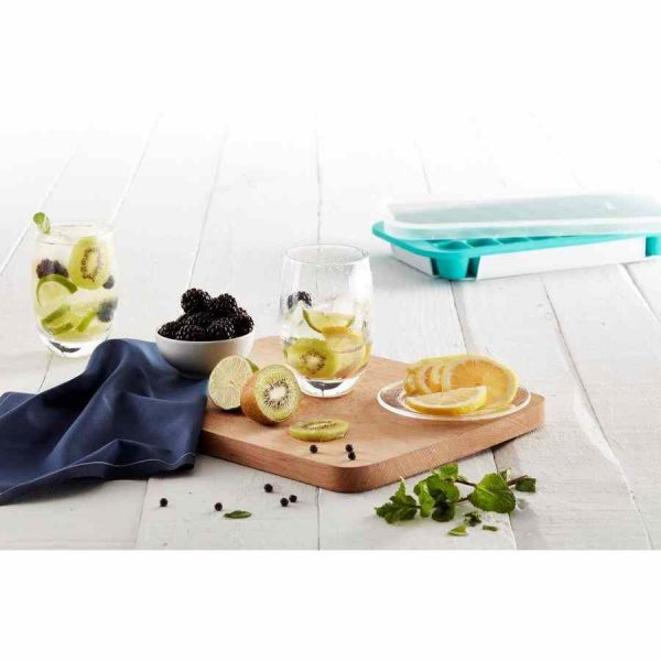 Molde para cubos de gelo Lékué para 32 cubos em turquesa, facilite a preparação de bebidas frescas em casa. Ideal para cocktails e refrigerantes.