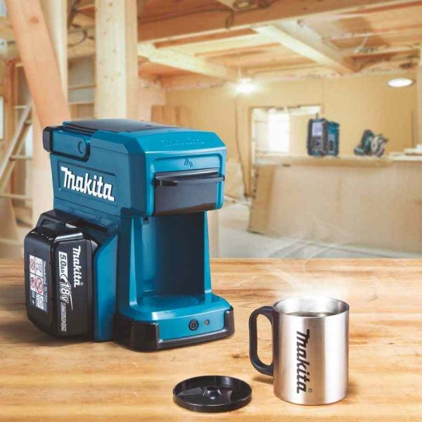 Máquina de café de íon de lítio Makita LXT/CXT DCM501Z para os amantes de café exigentes. Desfrute do sabor perfeito a qualquer momento!