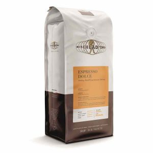 Mistura Dourada Doce Espresso - Delicie-se com o aroma intenso e sabor requintado deste café gourmet.