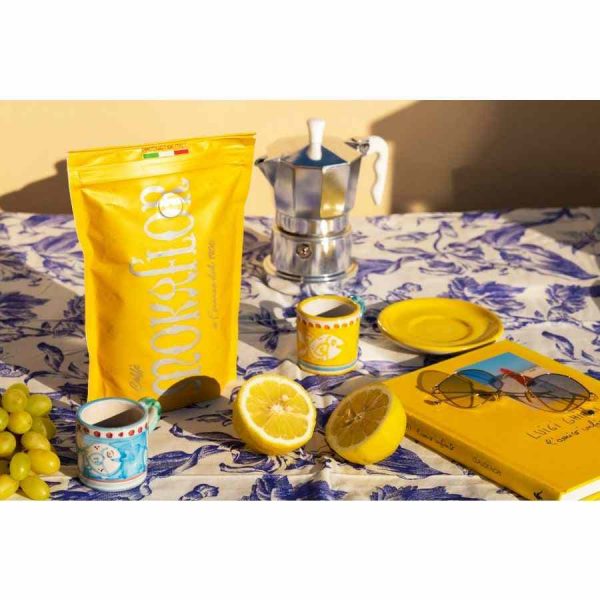 Grãos de café Mokaflor Oro, blend rico e encorpado para um café perfeito. Compre online e saboreie a excelência.