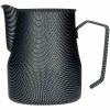 Jarra de Leite Motta Carbon Look 500 ml - Design moderno e elegante para servir com estilo. Ideal para café da manhã e chá da tarde.