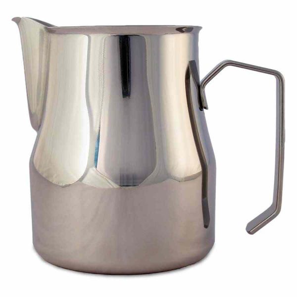 Jarro de leite em aço inoxidável Motta Europa para baristas profissionais - durável e elegante para fazer espuma de leite perfeita. Ideal para cafeterias e em casa.