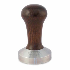 Compacte café com perfeição com o Motta Tamper de Cabo de Madeira. Utensílio de alta qualidade para melhorar a sua experiência de café.