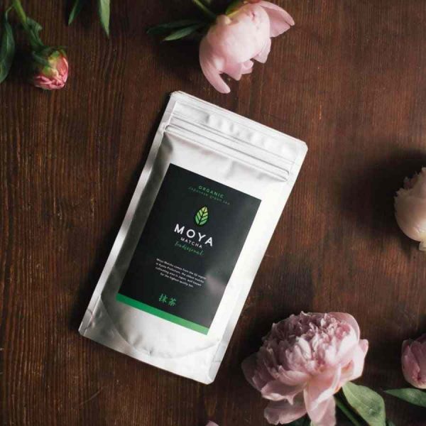 Chá Verde Orgânico Moya Matcha, fonte de bem-estar e energia, ideal para momentos de relaxamento. Produto tradicional e de qualidade premium.