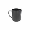 Jarro de leite Stealth Rhinowares, preto - Acessório premium para baristas exigentes. Ideal para fazer latte art perfeito. Compre online!