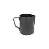 Jarro de leite Stealth Rhinowares, preto - Acessório premium para café com design discreto e elegante. Ideal para baristas exigentes.