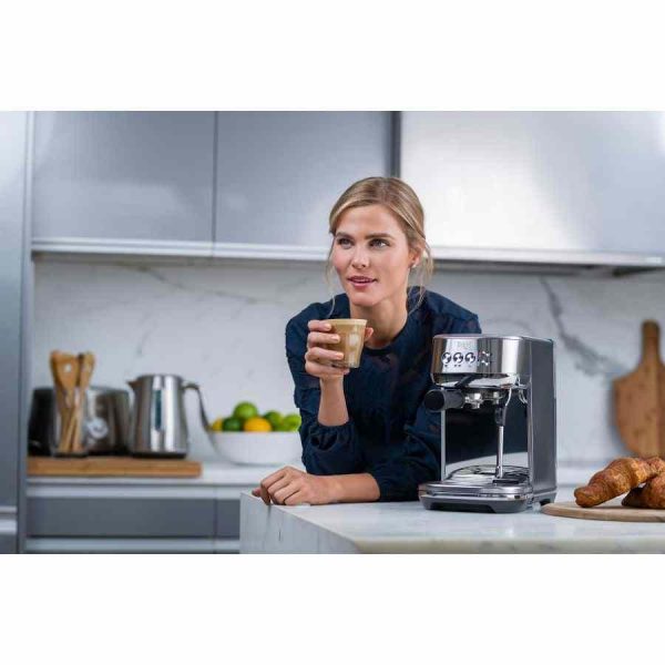 Máquina de café Sage The Bambino™ Plus: Desfrute do melhor café expresso em casa. Potente e elegante, ideal para os amantes de café exigentes. Compre já!