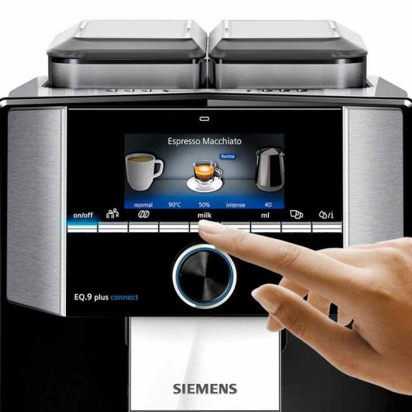 Máquina de café Siemens EQ.9 Plus Connect s700 preta, design elegante para cafés perfeitos em casa. Confira e compre já!