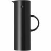 Jarro a vácuo Stelton EM77 1,0 l - Design dinamarquês elegante para manter bebidas quentes ou frias. Compre agora e aproveite a qualidade Stelton!