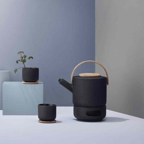 Bule Stelton Theo 1,25 l em cerâmica preta elegante para chá. Design moderno, qualidade premium para momentos especiais. Compre já!