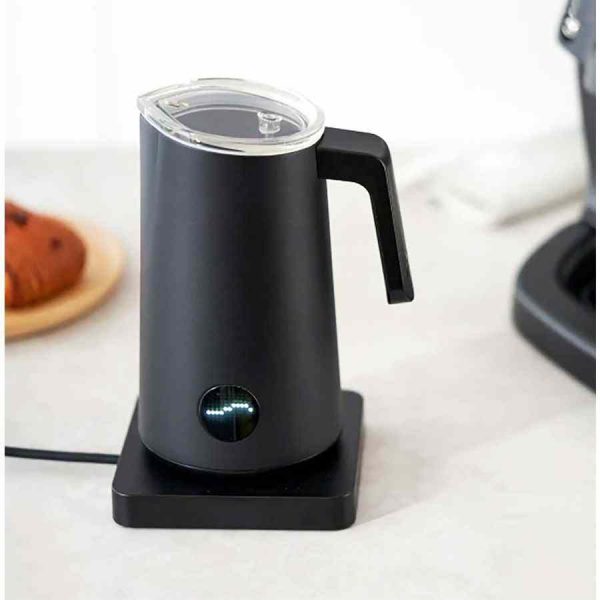 Delicie-se com espuma de leite cremosa usando o NanoFoamer Pro submínimo - a escolha premium para os amantes de café!