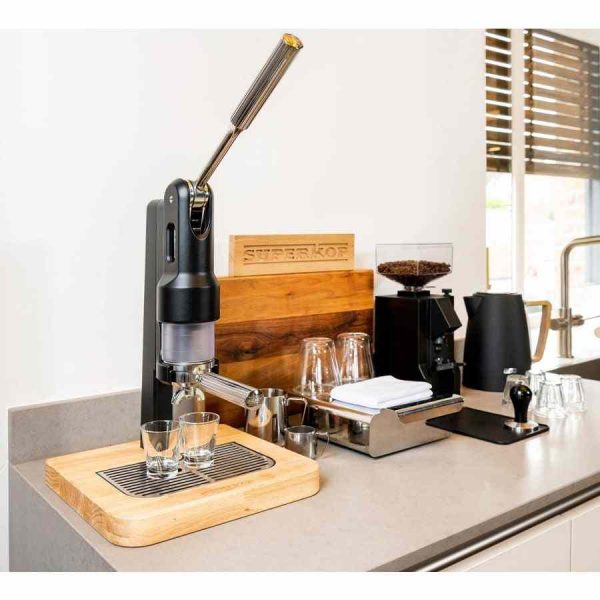 Cafeteira Superkop preta para café expresso de qualidade superior - encomende já!