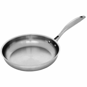 Frigideira de aço premium Swiss Diamond para chefs exigentes. Leve, durável e antiaderente para cozinhar de forma profissional.