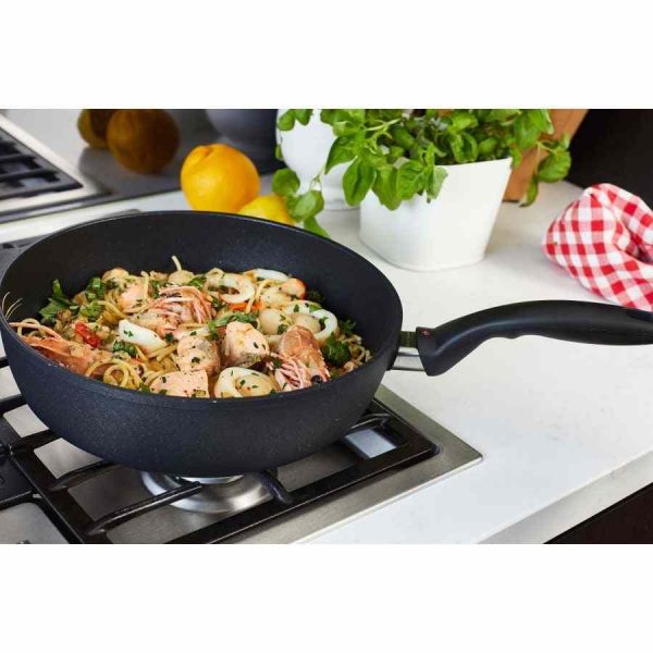 Frigideira Swiss Diamond XD Classic+ por indução 28 cm / 4,2 l, revestimento antiaderente de qualidade premium com tampa - Compre online!