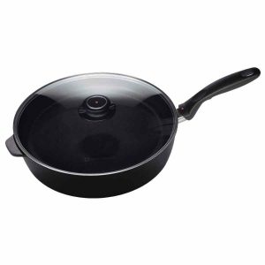 Frigideira Swiss Diamond XD Classic+ por indução com tampa 28 cm / 4,2 l para cozinhar com qualidade e praticidade. Ideal para a sua cozinha!