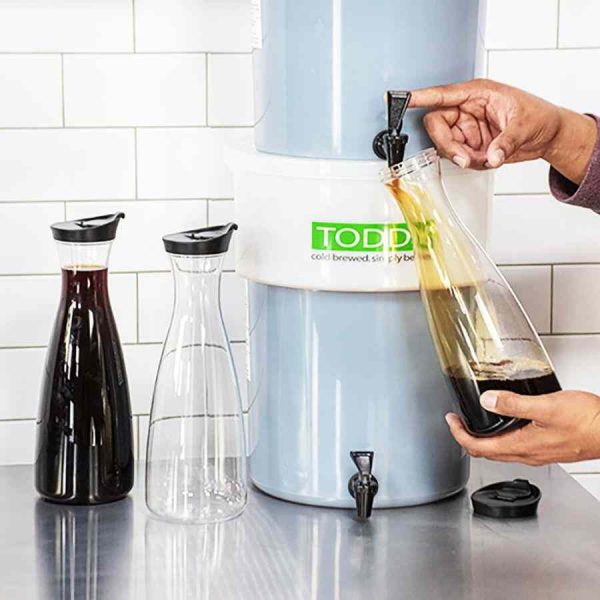 Máquina Toddy® Cold Brew System com elevador, ideal para uso comercial. Prepare café de alta qualidade. Compre online agora!