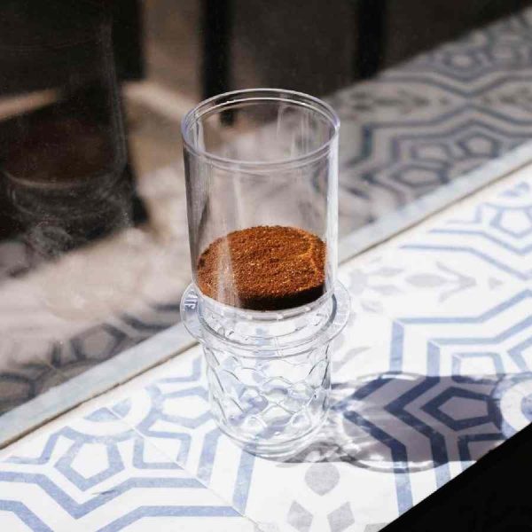 Cafeteira Tricolate de Luxo com 100 Papéis de Filtro - Prepare cafés perfeitos em casa. Compre agora e desfrute da melhor qualidade!