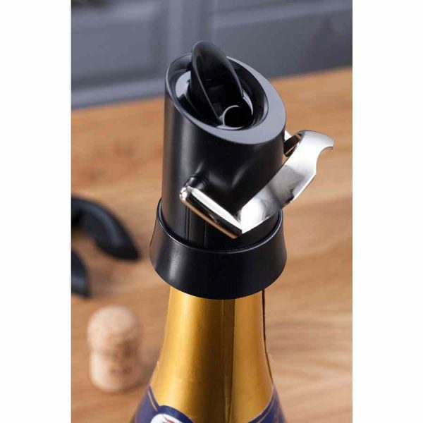 Preserve e sirva o seu champanhe com elegância com o Vacu Vin Champagne Saver e Servidor - uma solução refinada para manter a frescura da sua bebida espumante favorita. Ideal para ocasiões especiais!