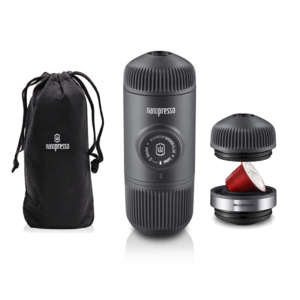 Máquina de café expresso portátil Wacaco Nanopresso em cinza, perfeita para viagens. Inclui adaptador NS e bolsa compacta. Aprecie café fresco em qualquer lugar!