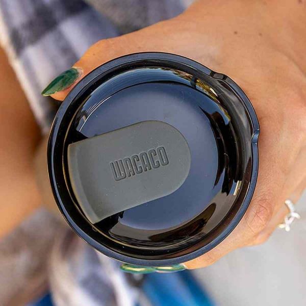Caneca isolada a vácuo Wacaco Octaroma Lungo 300 ml, cinza escuro - Mantenha seu café quente por horas. Ideal para viagens ou uso diário.